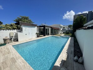 Casa familiar | Piscina al aire libre | Una piscina al aire libre