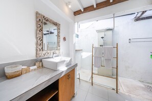Standard Villa | Bathroom - Villa Kainara Seminyak (Seminyak)