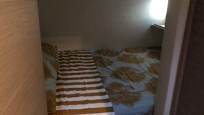 6 bedrooms, bed sheets