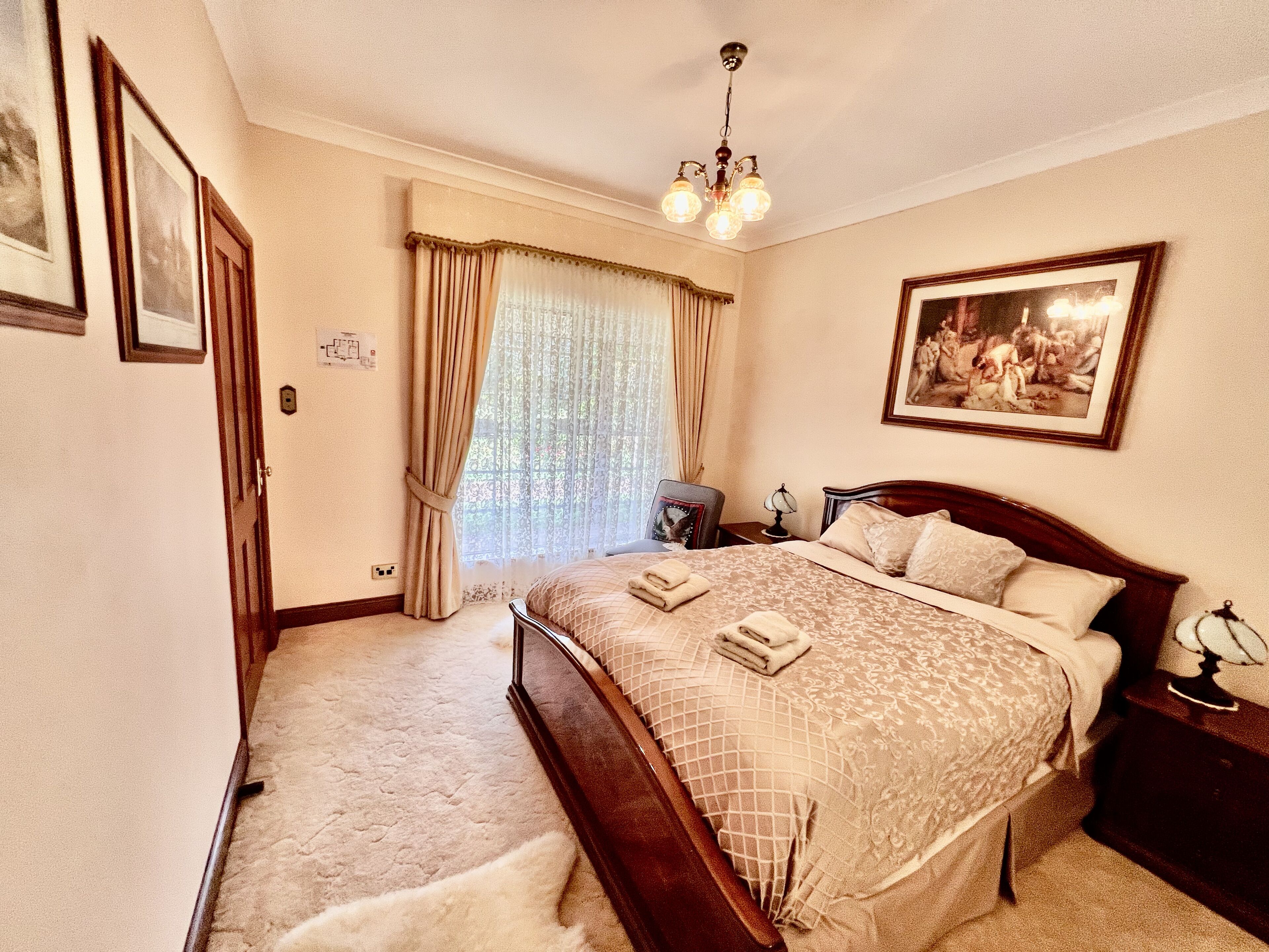 2 habitaciones, tabla de planchar con plancha y wifi gratis 