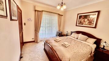 2 chambres, fer et planche à repasser, Wi-Fi gratuit, draps fournis