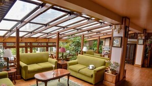 Interior - Cedar Inn (Darjeeling)