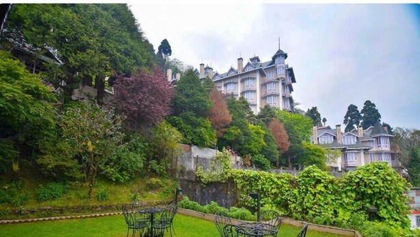 Property grounds - Cedar Inn (Darjeeling)