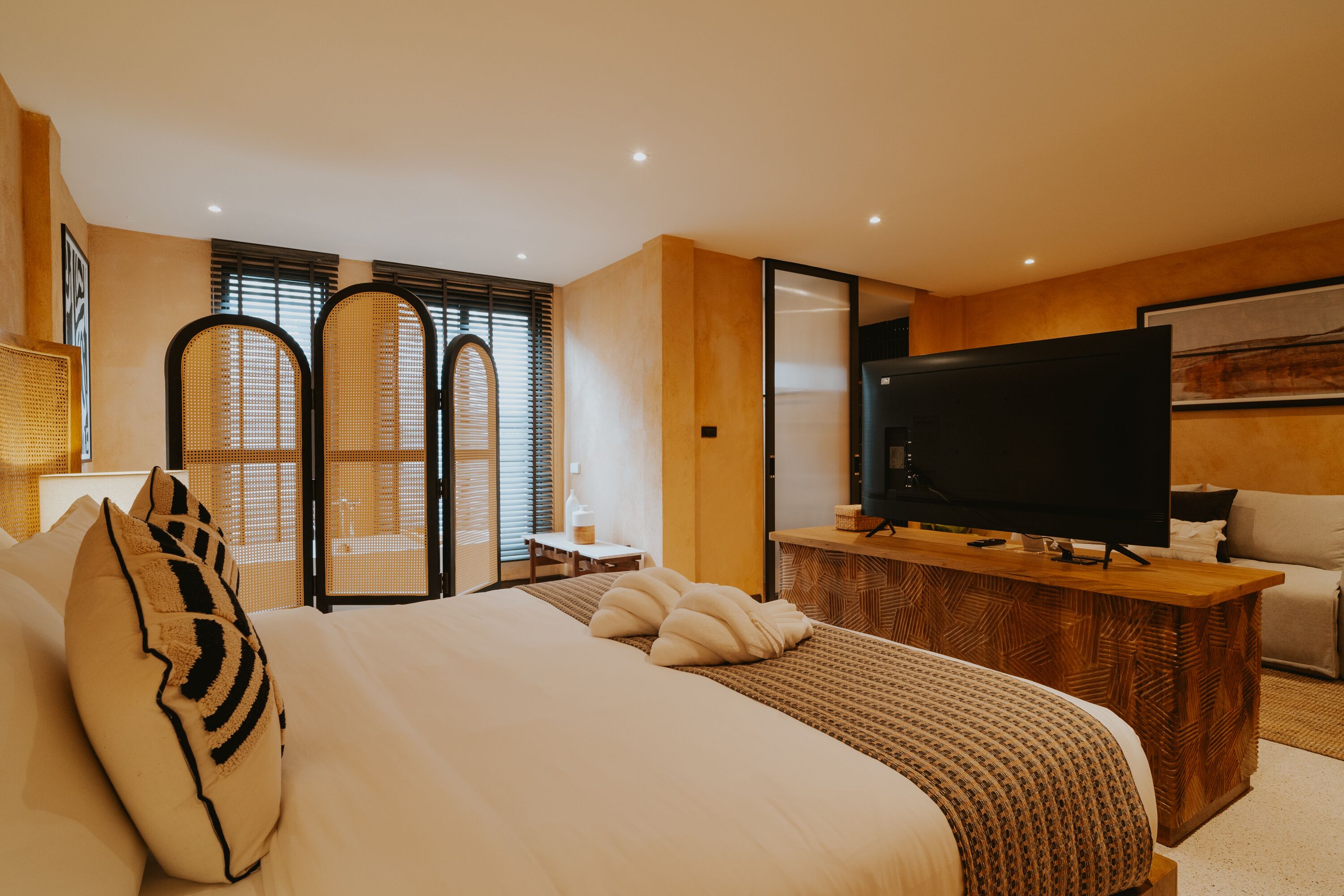 豪華客房 | 房內夾萬、書桌、手提電腦工作空間、免費 Wi-Fi