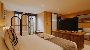 Habitación Deluxe | Caja fuerte, escritorio, espacio para trabajar con un portátil