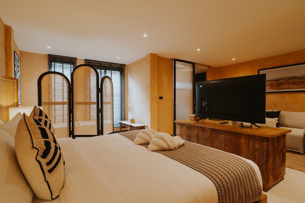 Habitación Deluxe | Caja fuerte, escritorio, espacio para trabajar con un portátil