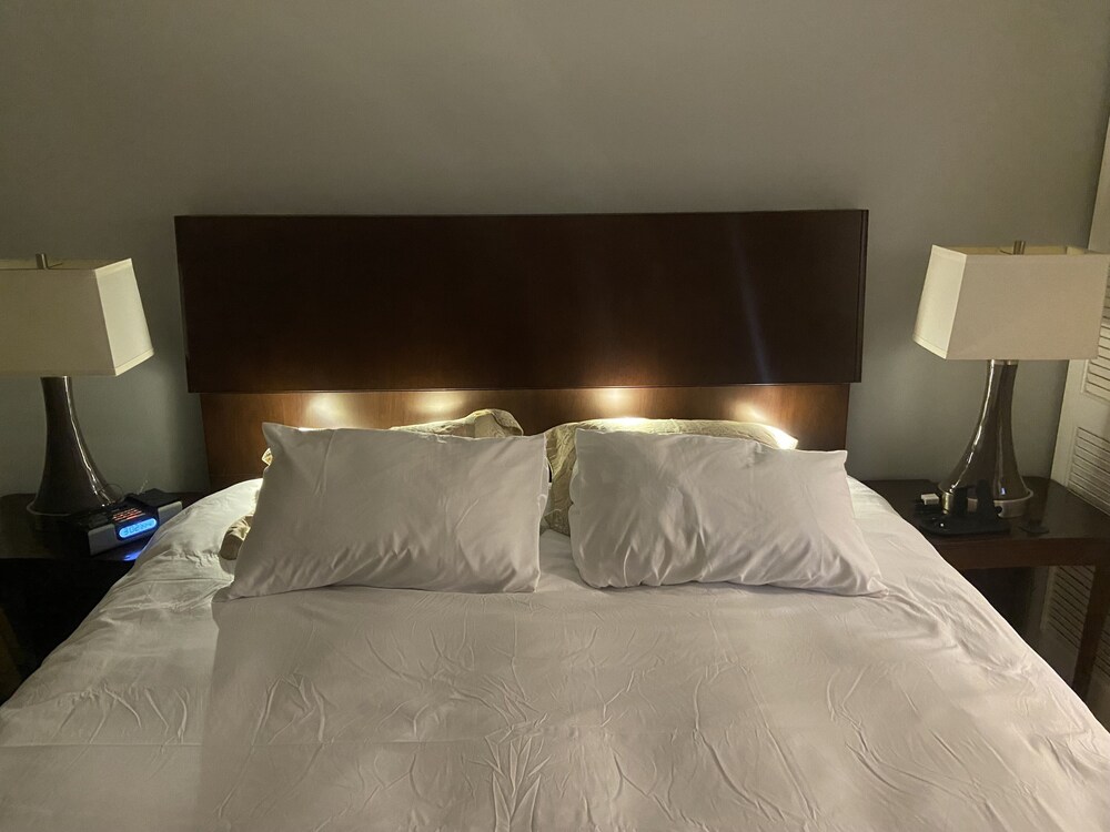 1 King BR Downtown ATL with FREE Parking Atlanta Vrbo
