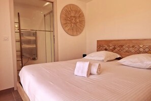 3 bedrooms, iron/ironing board, travel crib, WiFi