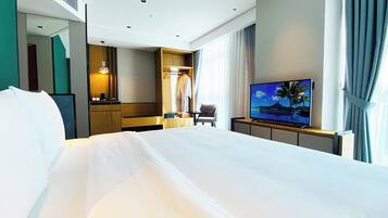 1 bedroom, premium bedding, minibar, in-room safe