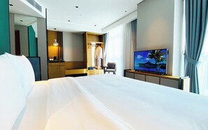 Junior Suite | Premium bedding, minibar, in-room safe, desk - SIHA Hotel & Casino (Sihanoukville)