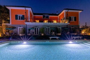 Chambre, 1 chambre, accessible aux personnes à mobilité réduite, balcon | Façade de l’hébergement