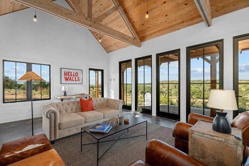 Hello Walls, Hot tub, Hill Country Views