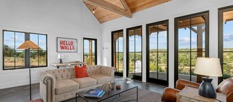 Hello Walls, Hot tub, Hill Country Views