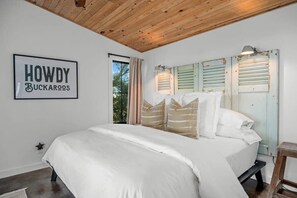 3 camere, una scrivania, ferro/asse da stiro, Wi-Fi