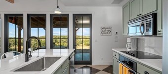 Hello Walls, Hot tub, Fire Pit, Hill Country Views