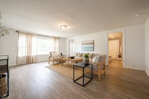 TV, fireplace, offices - Northside Charm - Families - Backyard (Noblesville)