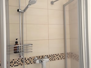 Shower, towels, soap, toilet paper - Oberwiesenthal, Unweit der Skipiste (Oberwiesenthal)