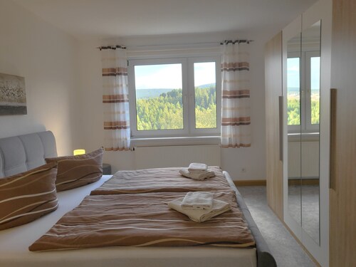 Gemütlich, voller Aussicht auf den Keilberg, im Skihütten-Charme
