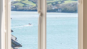A window with a view of a lake and hills. - High Tide -  a house that sleeps 6 guests  in 3 bedrooms (Salcombe)