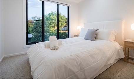 奢华联排别墅, 3 间卧室 | 3 多间卧室、隔音、熨斗/熨衣板、免费 WiFi