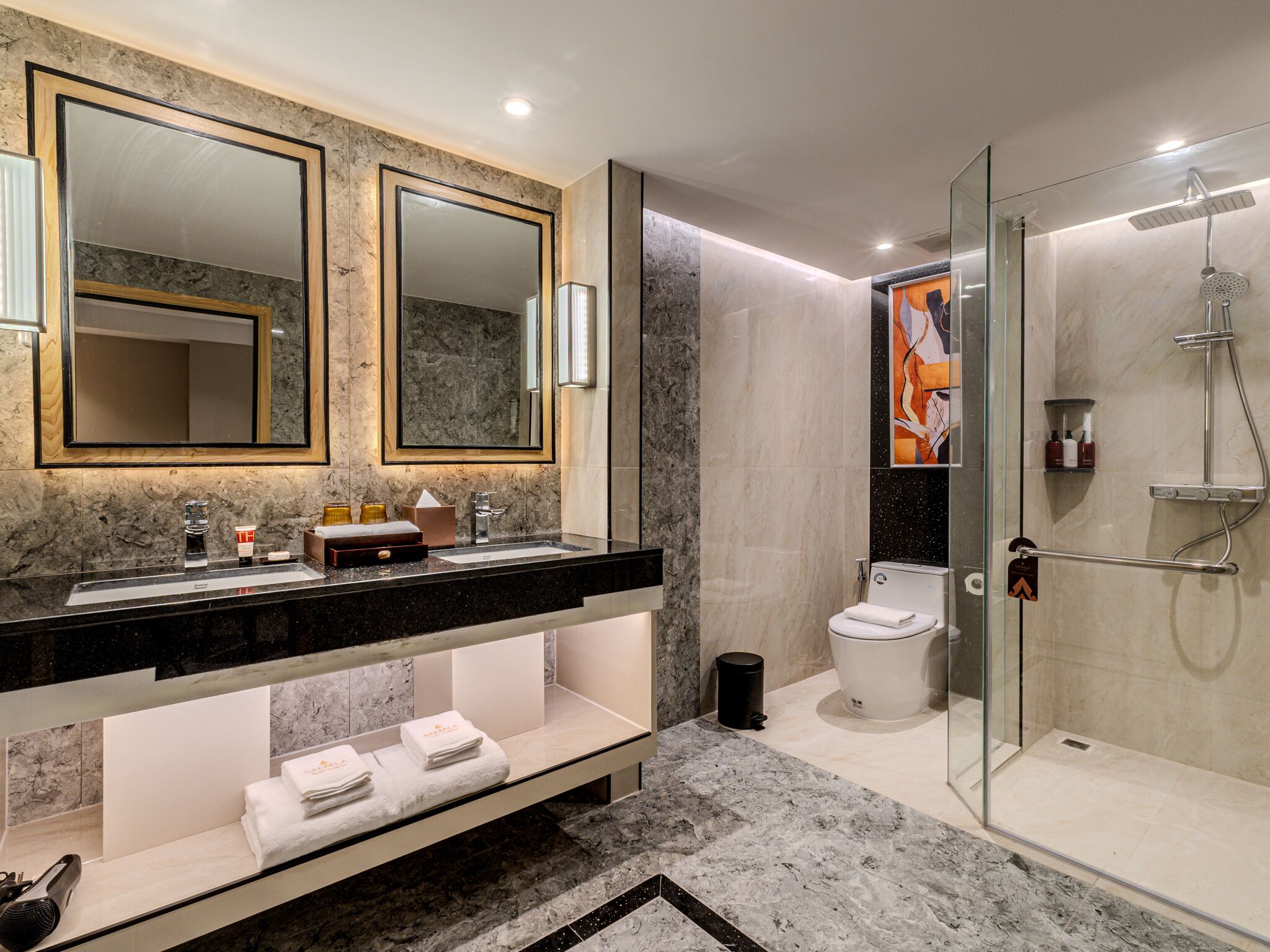 Premier Room, 1 Bedroom, Corner | Bathroom | Shower, free toiletries, hair dryer, bathrobes