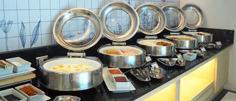 Desayuno inglés diario (THB 500 por persona)