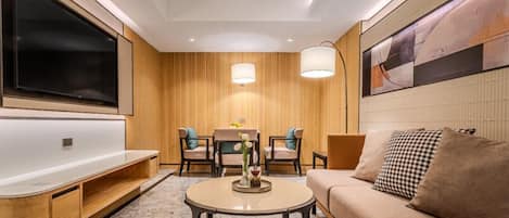 行政客房, 1 間臥室 | 客廳 | 42 吋平面電視連衛星電視頻道