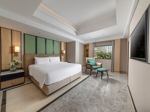 One Bedroom Premier Corner Suite | 1 ห้องนอน, ตู้นิรภัยในห้องพัก, โต๊ะทำงาน, เตารีด/โต๊ะรีดผ้า