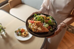 Café da manhã inglês todos os dias mediante uma taxa