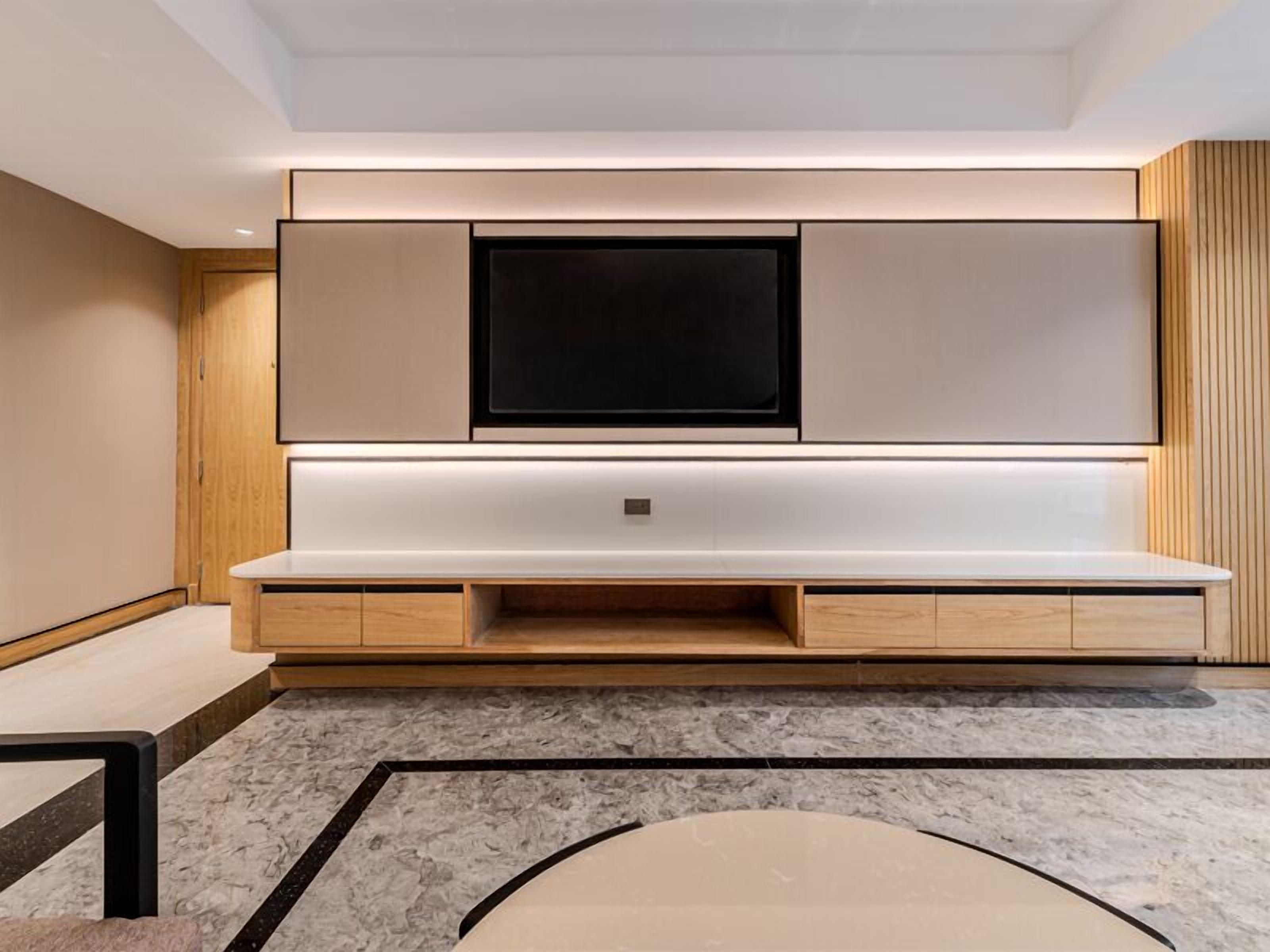 Télévision à écran plat de 42 pouces avec chaînes par satellite