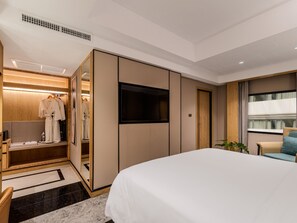 One Bedroom Executive Suite | 1 bedroom, in-room safe, desk, iron/ironing board