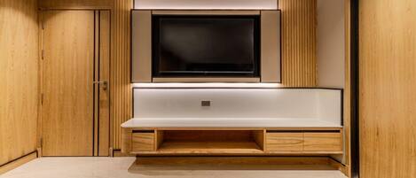 Grand Room, 1 Bedroom | Living area | 42-inch flat-screen TV with satellite channels