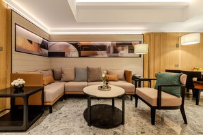 Family Suite Two Bedroom with Kitchenette | Living area | 42-inch flat-screen TV with satellite channels - Samala Suites Bangkok Sukhumvit 19 by Kingston Hotels (Bangkok)