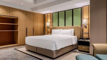 Premier Room, 1 Bedroom | 1 bedroom, in-room safe, iron/ironing board, free WiFi