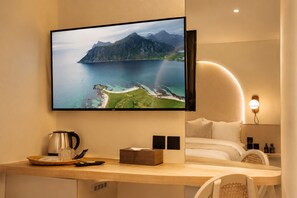 In-room safe, desk, soundproofing, free WiFi - Corridor2407 Hotel (Bangkok)