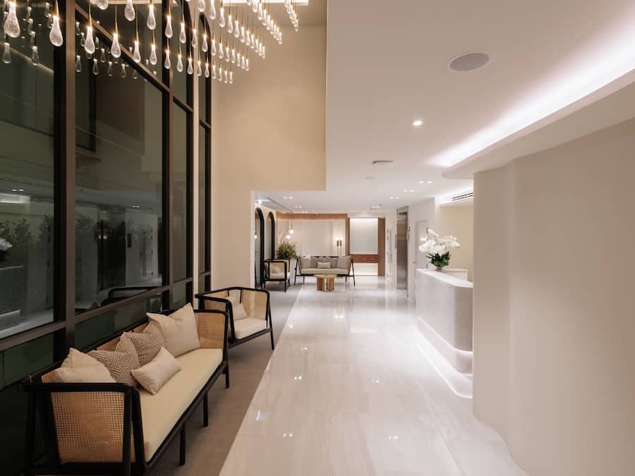 Coin salon dans le hall