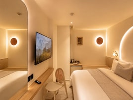 Deluxe Room with Queen Bed | In-room safe, desk, soundproofing, WiFi (free)