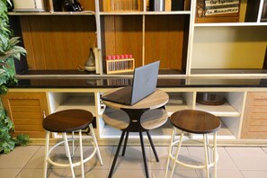 Reception - OYO Life 92922 Kost Bu Mala 1 Syariah (Sukorejo)