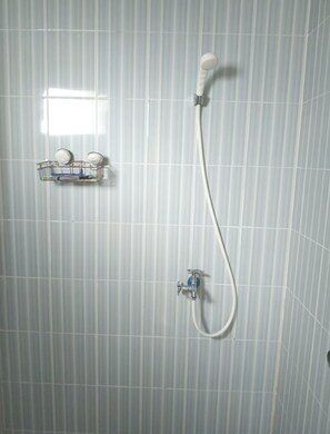 Deluxe Double Room | Bathroom | Shower, towels - OYO Life 92745 The Margo Monthly Stay (Depok)