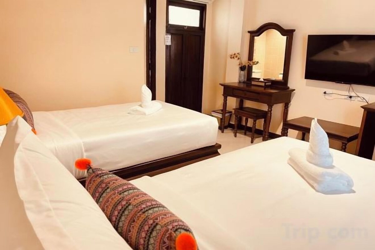 Desk, WiFi (free), bed sheets