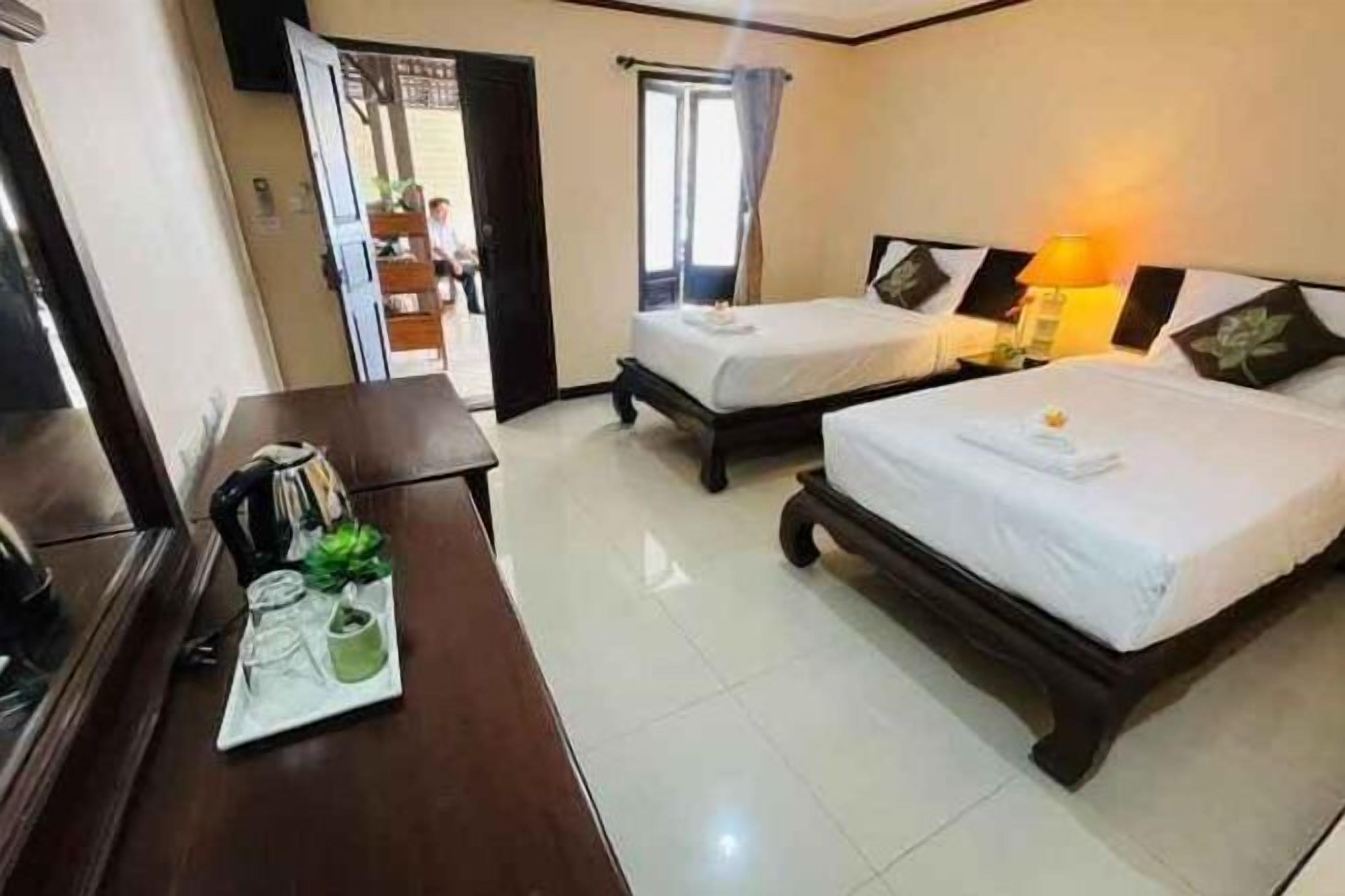 Desk, free WiFi, bed sheets