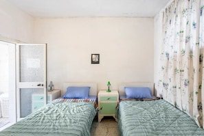2 chambres, fer et planche Ă repasser, literie fournie