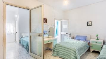 2 bedrooms, iron/ironing board, bed sheets