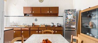 Town House in perfect central location with all amenities nearby !