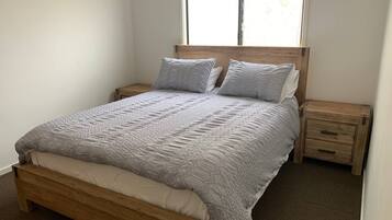 3 Schlafzimmer, Bügeleisen/Bügelbrett, Bettwäsche
