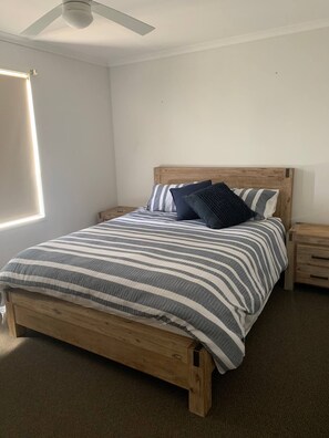 3 bedrooms, iron/ironing board, bed sheets