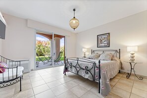4 bedrooms, iron/ironing board, WiFi, bed sheets - Maison Face à la mer Dans Environnement Calme (Albitreccia)
