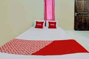 Deluxe tweepersoonskamer | Een bureau, gratis wifi, beddengoed