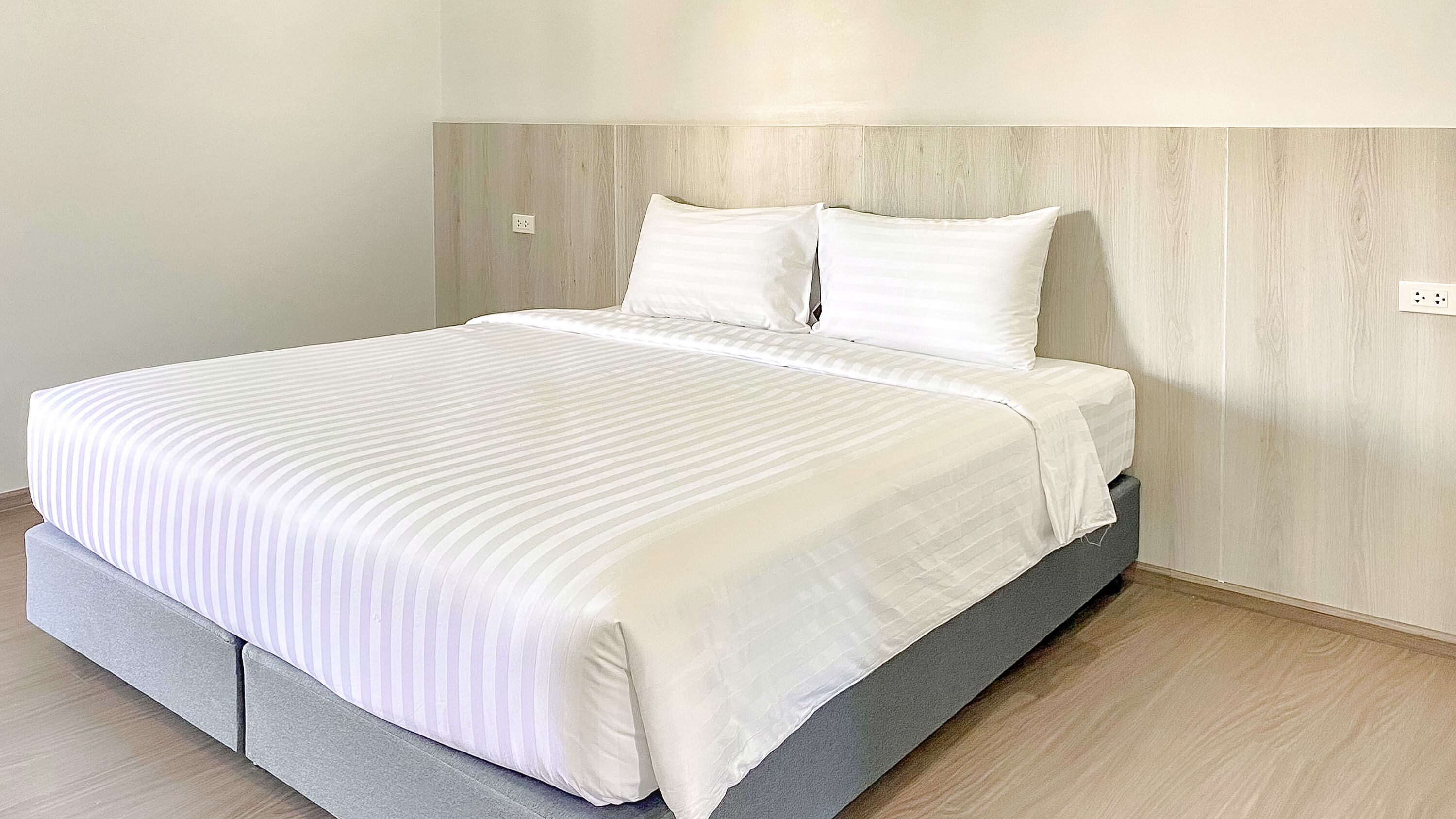 ห้องดีลักซ์ดับเบิล, เตียงควีนไซส์ 1 เตียง | Wi-Fi ฟรี, ผ้าปูที่นอน