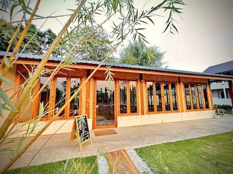 Restaurant. น่าน ม่วนใจ Nan Muanjai Hotel
